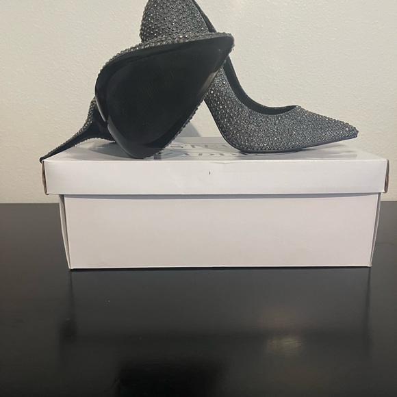 Steve Madden studded shoes - Picture 2 of 3